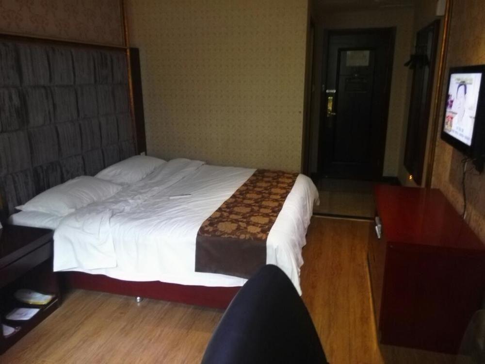 Super 8 Hotel Ankang Ba Shan XI Lu Dış mekan fotoğraf